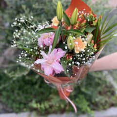 百合をメインにした花束